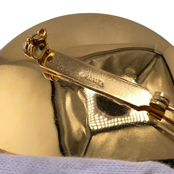 CHANEL Red Brooch - Picture 5 of 13